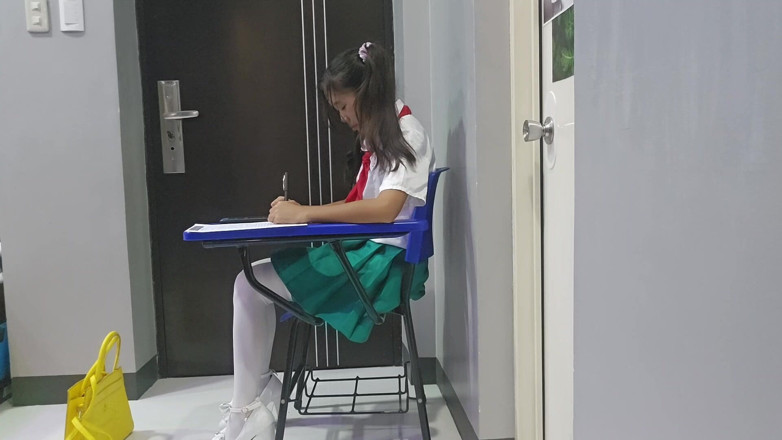 creamberryfairy: Desperate Student Pee