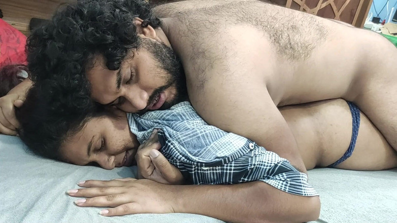 Vaigavarun45: シャツを開けてホットなお尻キス マルカップルのロマンス