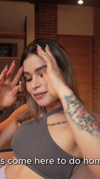 Tatăl vitreg al celui mai bun prieten al meu îmi umple pizda cu lapte în timp ce soția lui este plecată! Carolina Agudelo - Papuchizz
