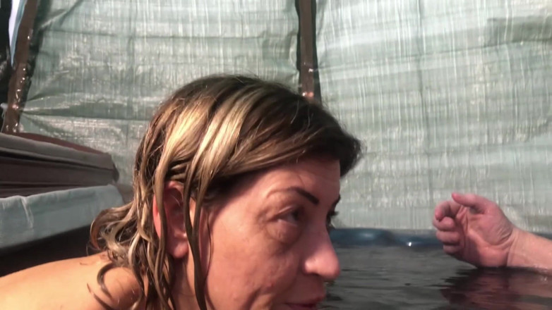 MattyFacial: Hottub thổi kèn - Emma bẩn thỉu