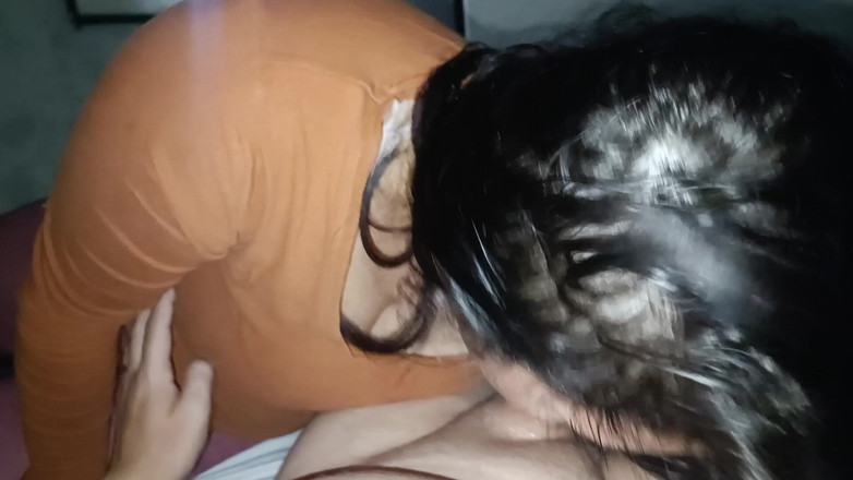 Scarletttejones: 我看到他把所有都射进我嘴里