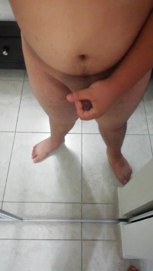 Cock vids and only cock vids.: 거울에 자지를 물 빨아주는 통통한 남자