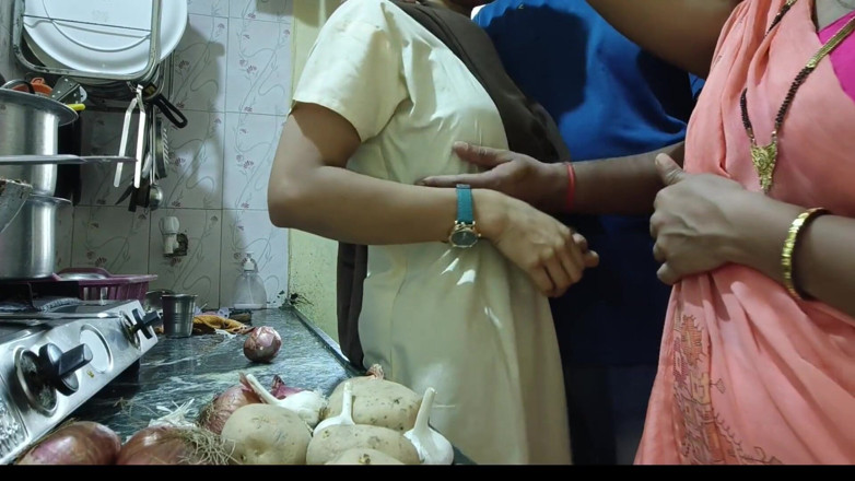 Mumbai Ashu: Een jongen met twee meisjes, Mumbai Ashu Champa en Raj