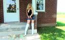 Mommy Dearest: Sexy rijpe vrouw met hoge laarzen poserend voor de camera
