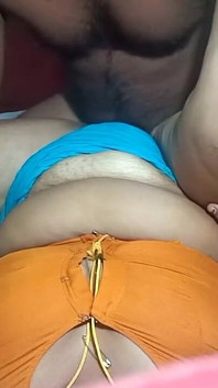 Une femme au foyer desi du Kerala se fait baiser dans un village