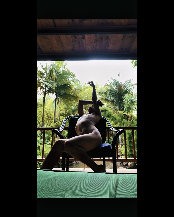 Artesensual: mahila larka, kaamuk aur photojenik