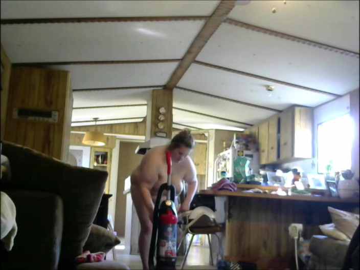 Fat Goddes: Calda cameriera a casa che pulisce nuda per pagamento extra