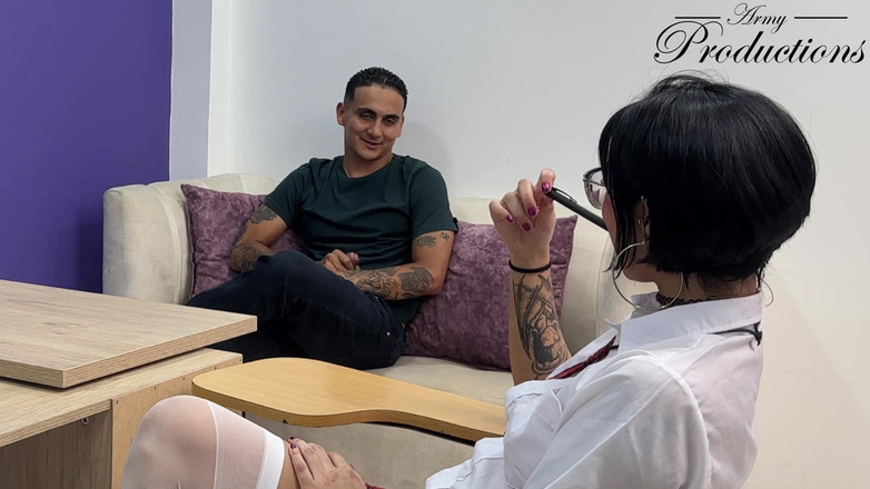 Army Productions: Le directeur surprend des étudiants et se joint à un trio FFM...