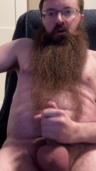 Bärtiges junges mädchen, großer cumshot