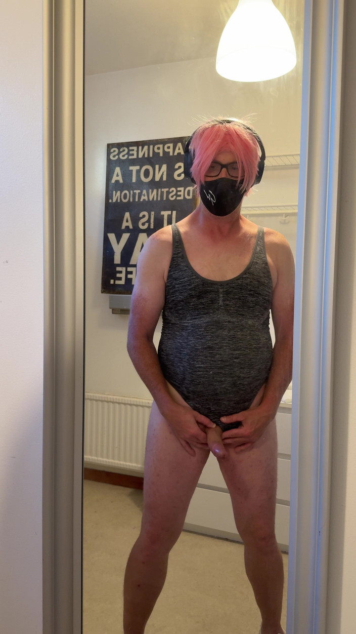 Julia Trans: 거울, 벽에 거울