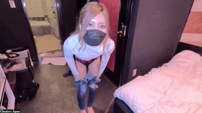 TOKYO HONEY TRAP: Zeița Gal coboară!