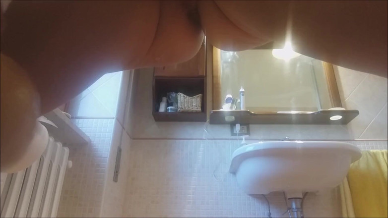 savannahamatoriale: Vulgäre Italienerin lässt dich auf den penis und belches pinkeln!