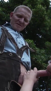 Si jalang Bavaria dengan buah dada besar
