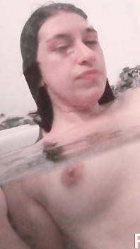 4K mia vasca da bagno completamente nuda belle contrazioni dei capelli bagnati