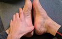 Arab hunk: पैर गुलाम Fitsh. बगल करीब से देखो। बालों वाली छाती निप्पल खेल