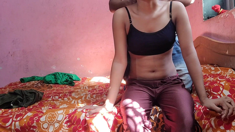 Your kavita bhabhi: Schoonzus zittend op bed