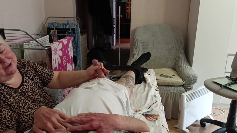 Zona901: La vicina succhia e si masturba il mio cazzo sul...