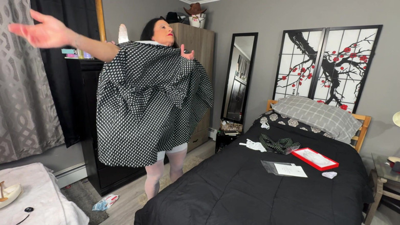 Kandylegsxxx: Bts：kandy变身20世纪50年代的家庭主妇