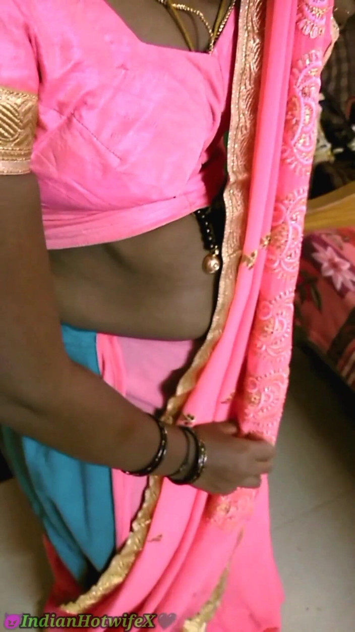 RenuRaj: Dusky Tamil-vrouw Renu's saree &amp; hard geneukt door bull, cuck kijkt...