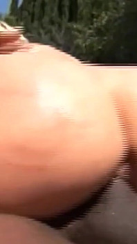 Blondynka Chunky MILF z dużymi cyckami na zewnątrz zerżnięta przez Wielkiego Czarnego Kutasa