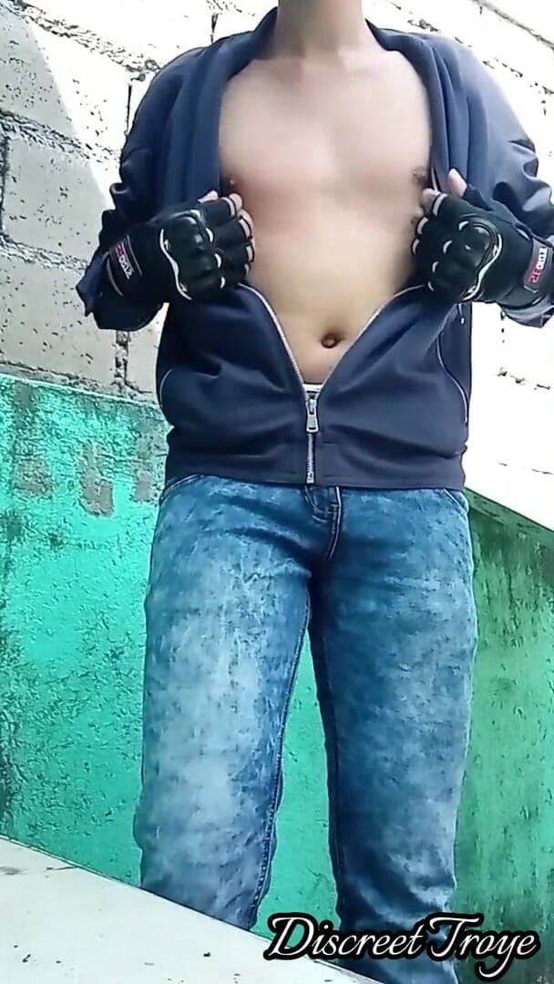 Troye_AsianPinoy: Ngocok kontol cowok berondong pinoy di pemakaman - sarap jakol pinoy...