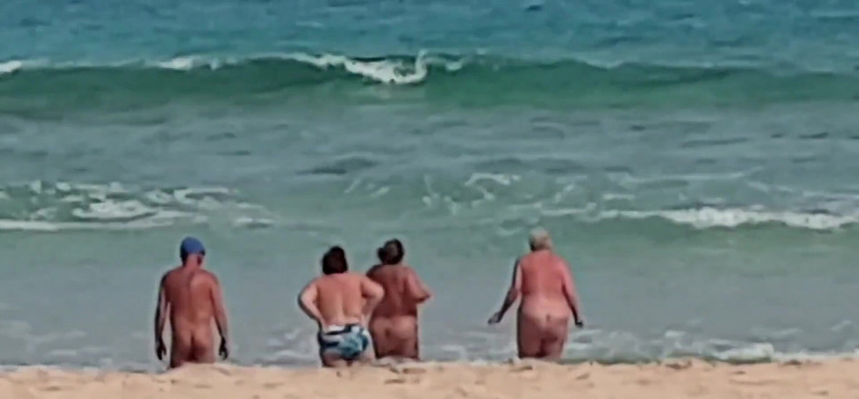 Uk Joolz: Goală în Mare cu fetele!