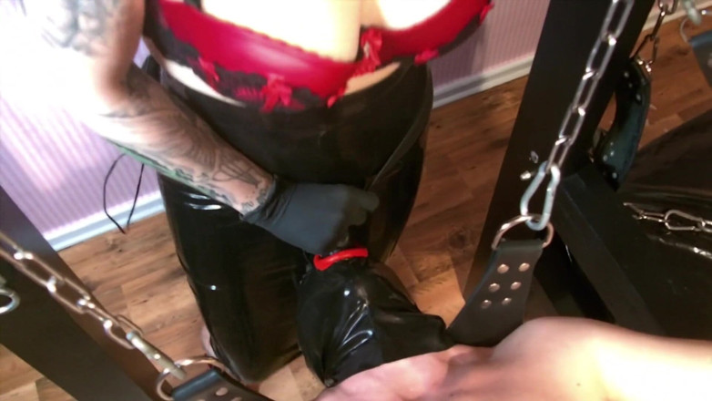 Domina Lady Vampira - SM Studio Femdom Empire: Skandal! strap-on-kara dwuotwór-dziwka.