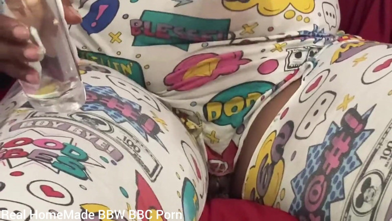 Super sexy ebony cuties: Stymulując moją wielką łechtaczkę uderza moją cipkę intensywne jęki kobiecy wytrysk...