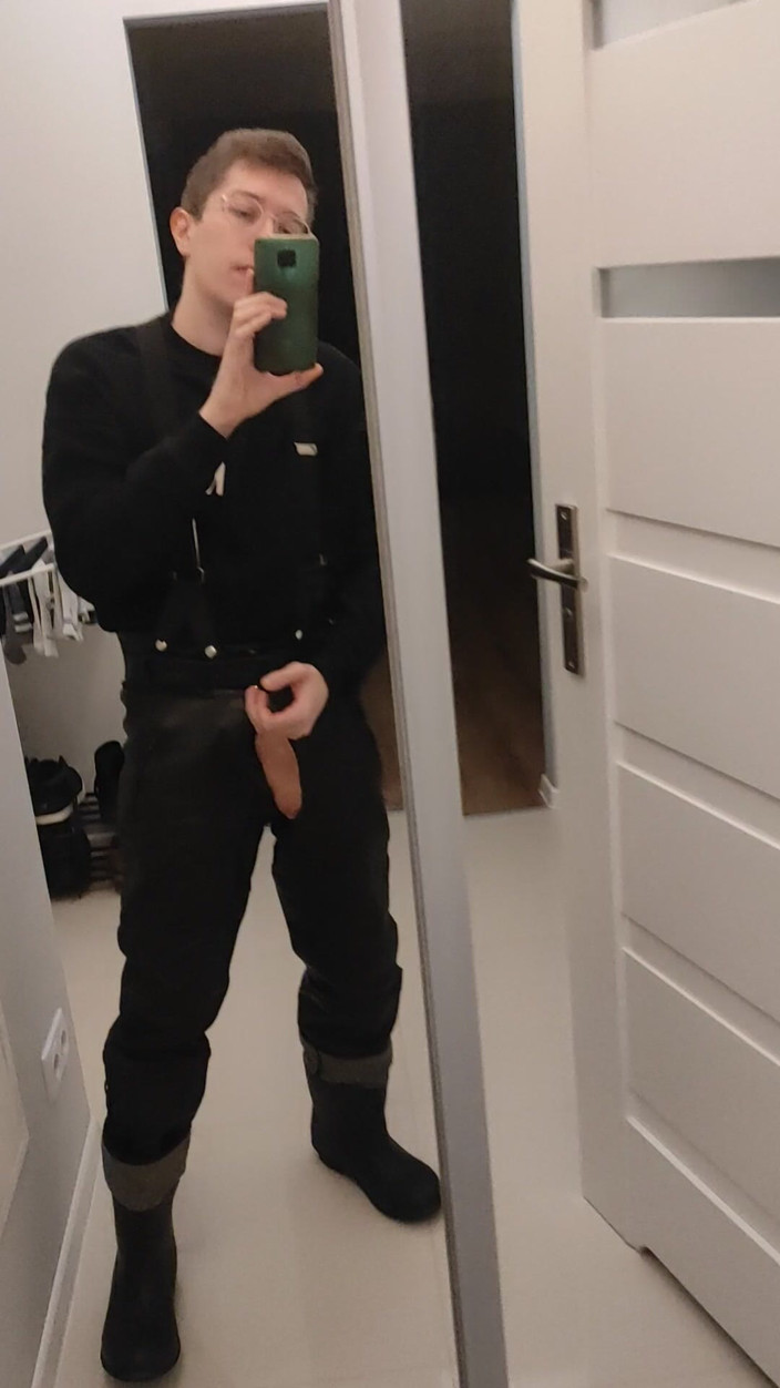 Gayfucker25: 게이 육군 남자 섹스. 나는 고무 부츠와 가죽 바지를 입고 있어