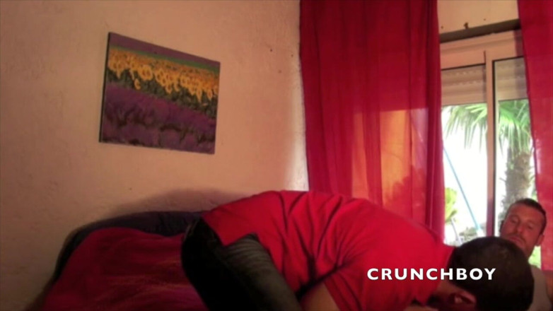 Crunch Boy: Kamera web tersembunyi di dalam bilik dengan Greg Centuri dan...