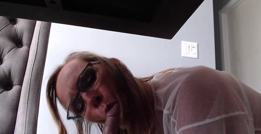 KimitheMilfMommy: Dưới hành động bảng.. Tôi có một tôn sùng bú cu...