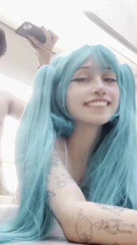 Femeie albă cu cur perfect Hatsune Miku cosplay Ft. Amberzinha