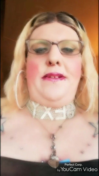 Stefanie Laveire: La trans bionda stefanie fuma