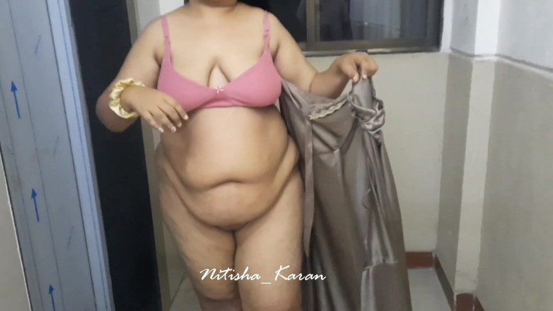 Karan Nitisha: 기차에서 고아를 빨아