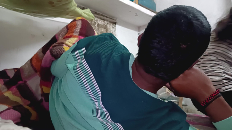 SanskariGirl1: 現地の処女の少女は強制的にセックスさせられ、たくさんのチンコをしゃぶった