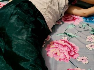 Roobi sharma: Cô gái làng chơi Ấn Độ làm tình tại nhà 4