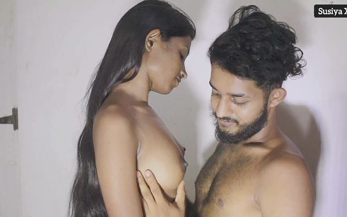Shashi X: कामुक बड़े स्तन वाली रंडी रूममेट को बहकाती है और उसे चरमसुख देती है