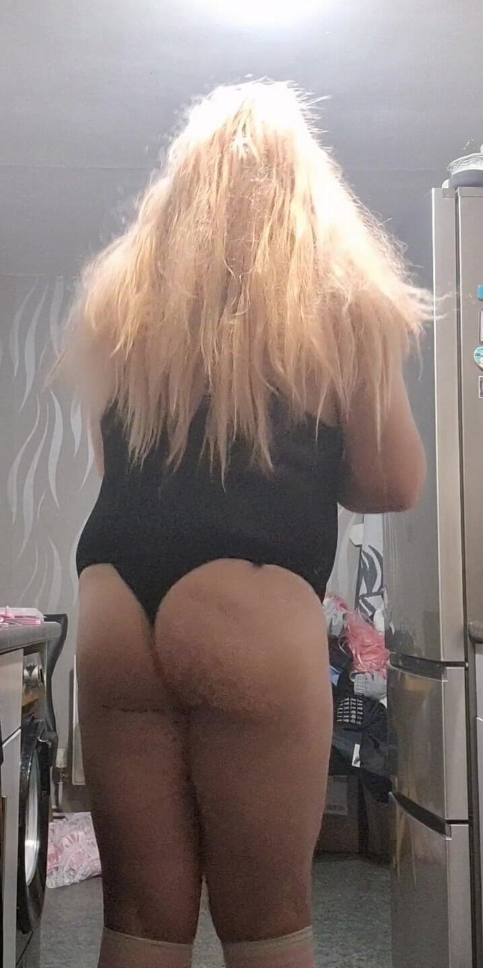 Tinychubman: Sexy Tiny Dick Sissy Alicia-efeminat-smallz se distrează în cele din urmă.