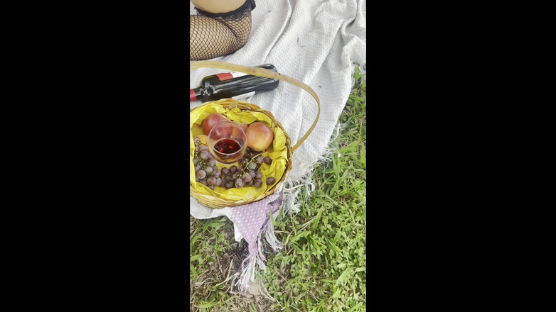 Vivy Marques: Yaramaz Küçük Başlıklı, Lumberjack Eater ile buluşur ve onu yolun...