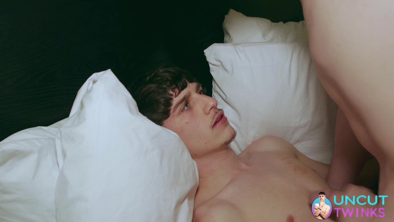 UncutTwinks: Rhys Ripley, Jay Magnus को बिना काटे ट्विंक्स राक्षसी लंड चोदती है