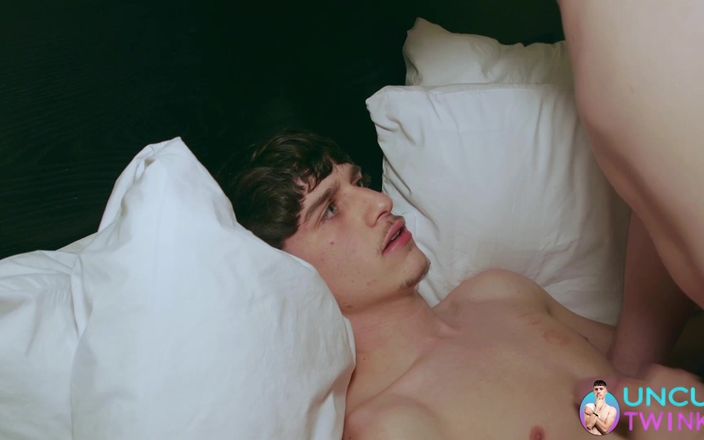 UncutTwinks: Rhys Ripley трахает Jay Magnus необрезанный хуище твинка