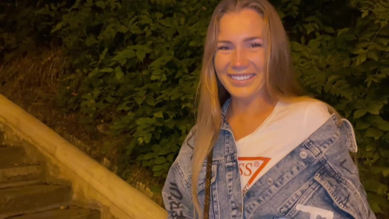 Mary Rock: Blowjob on the Street of Budapest