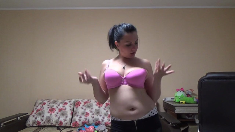 Sexy Milf: Uwielbiam moje ogromne cycki! Rosły tak szybko!