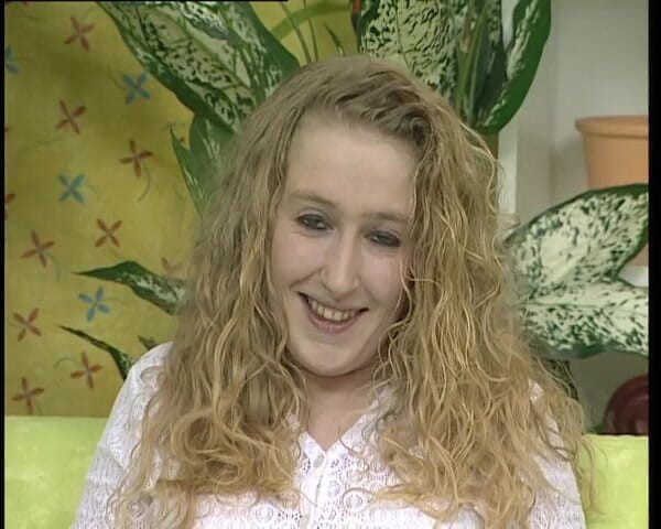 YOUR FIRST PORN: Sandra Befriedigt Dreimal Ihre Muschi - Sandra Memuaskan Pepek Tiga Kali