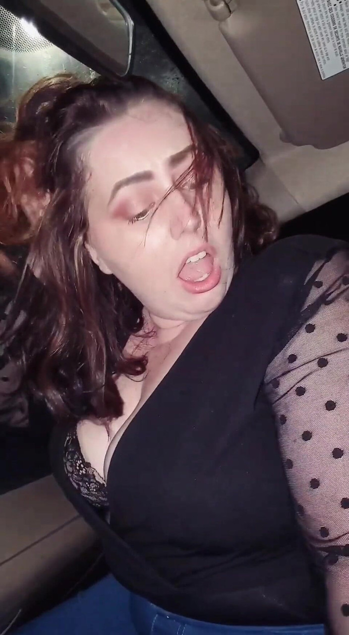 KinkyKatie: 在车里达到高潮的第2部分