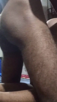 Primera historia de sexo nocturno de parejas recién casadas Esposa con marido con amor apasionado disfrutando