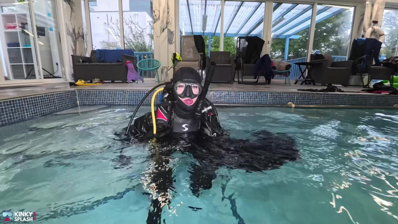 UKCuteGirl Lucy Lauren: Underwater Domination in Full Scuba Gear