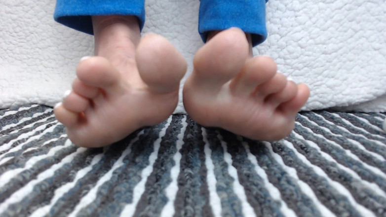 Abby Anna: Kuku putih menggerayangi kaki