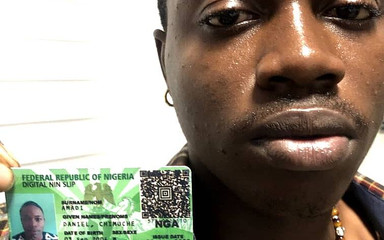 Streetboyscock: Kadın Kılıklı Iki Büyük Zenci Tarafından Sürtükleşiyor