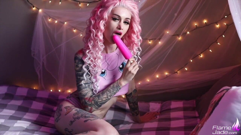 Flame Jade: yadi aap kar sakte hain to hamen pakren - do hot...